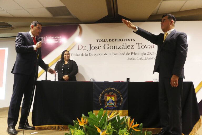 Toma protesta nuevo director de la Facultad de Psicología US