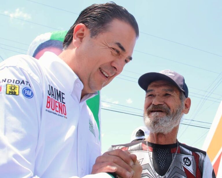 Va Jaime Bueno por más becas para estudiantes