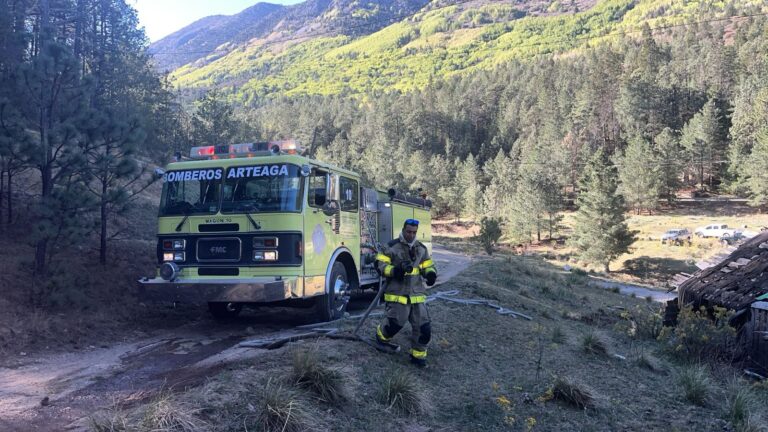 Apaga Protección Civil y Bomberos incendio en cabañas de San Antonio de las Alazanas