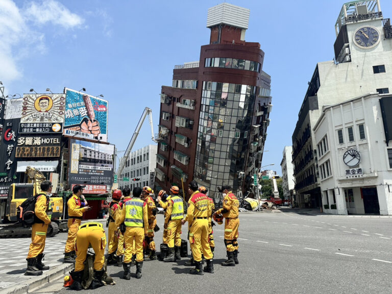 Aumenta a 13 la cifra de muertos por terremoto de magnitud de 7.3 en Taiwan