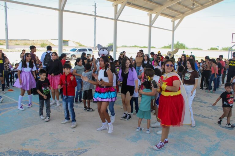 Celebra la UA de C en el Instituto Manuel Muñoz Olivares a Niñas y Niños del Municipio de Matamoros