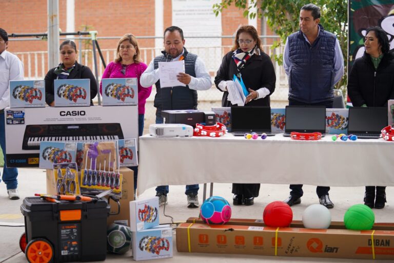 Equipan Kínder de Parajes del Valle en Ramos Arizpe