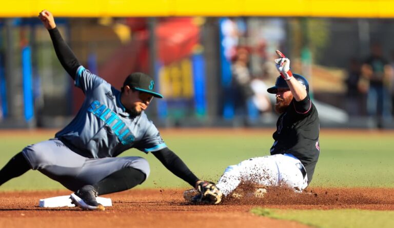 Los Toros de Tijuana se llevaron la serie completa al vencer en diez entradas 8 – 4 a los Saraperos