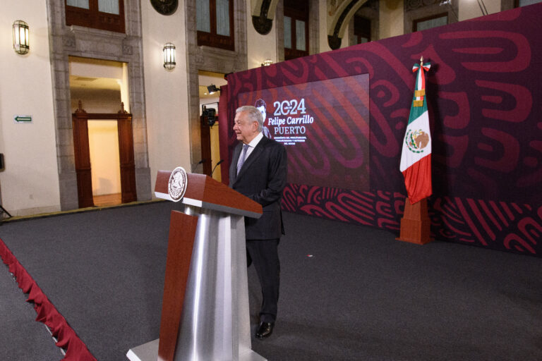 Pide López Obrador a diputados acelerar reforma de pensiones