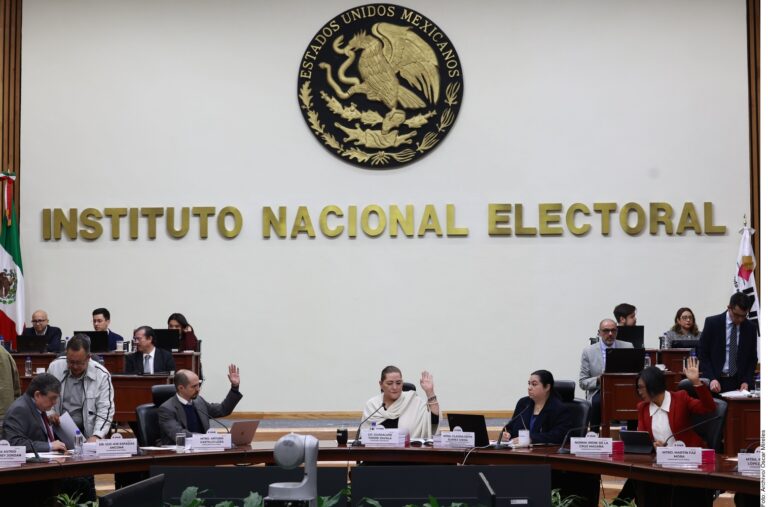 Reintegraría INE a 53% de votantes en exterior