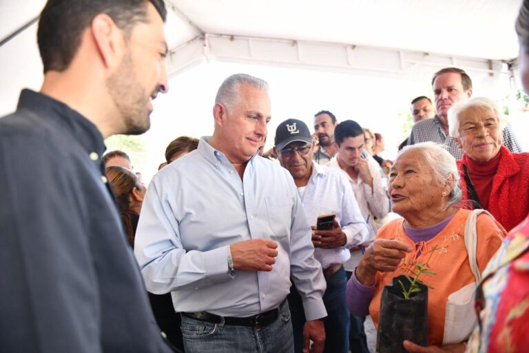 Román Cepeda supervisa servicios de brigada municipal en Torreón