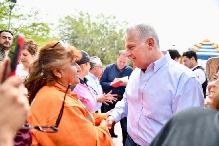 Supervisa Román Cepeda brigada de servicios en Fuentes del Sur, en Torreón