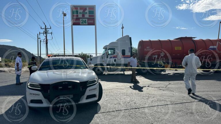 Muere trailero en el camarote de su unidad mientras descansaba en gasolinera de la Saltillo-Torreón