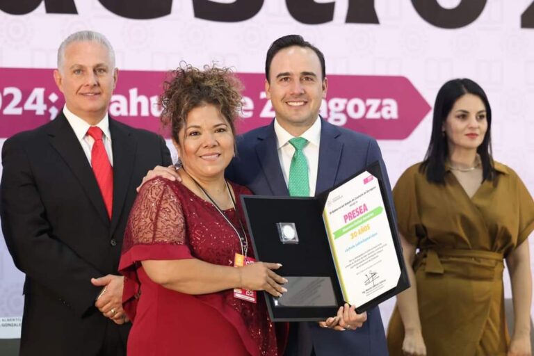 Reconoce Manolo a maestras y maestros de Coahuila