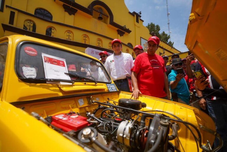 Todo un éxito la Tercera Exposición de Autos Clásicos en Ramos Arizpe