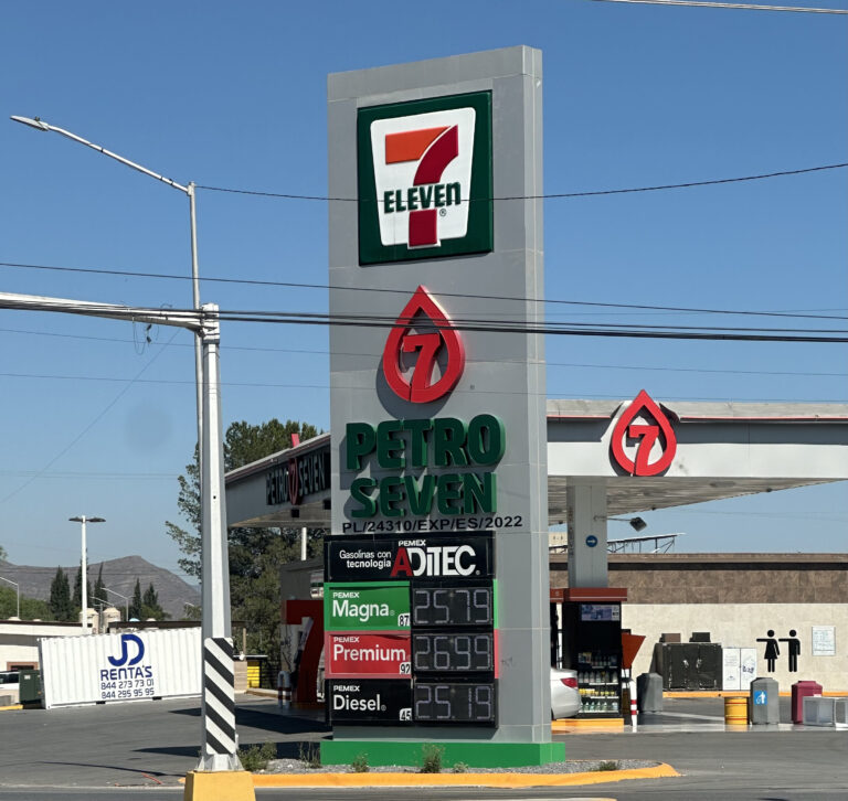 AMLO prometió gasolina a 10 pesos, pero no cumplió. El litro en Saltillo cuesta ya más de 25 pesos