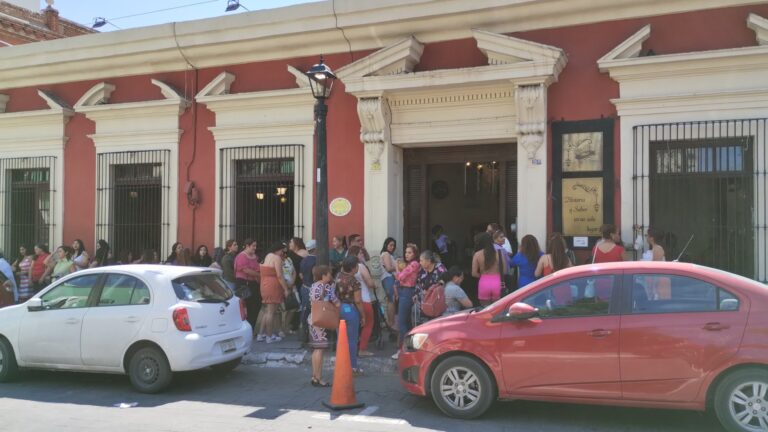 Abarrotan restaurantes en su día mamás saltillenses