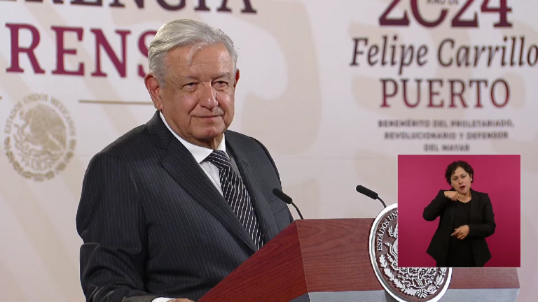 AMLO anuncia aumento de 10% al salario de maestros