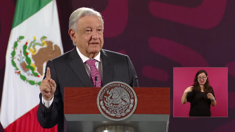 Felicita AMLO al América… y al Cruz Azul