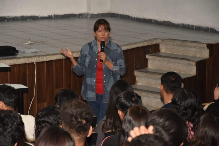 Concientizan a estudiantes de UTC sobre riesgos por el consumo de tabaco 