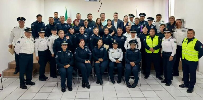 Concluyen curso de inglés policías de Saltillo