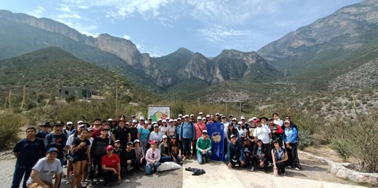 Contribuye UA de C a la conservación del medio ambiente con la recolección de residuos en el Cañón de San Lorenzo