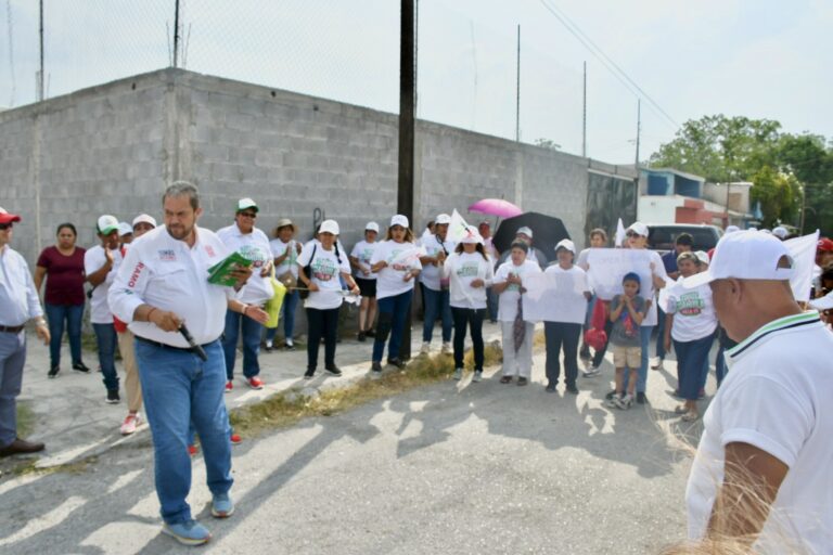 En colonia Blanca Esthela, vecinos apoyan a Tomás Gutiérrez 