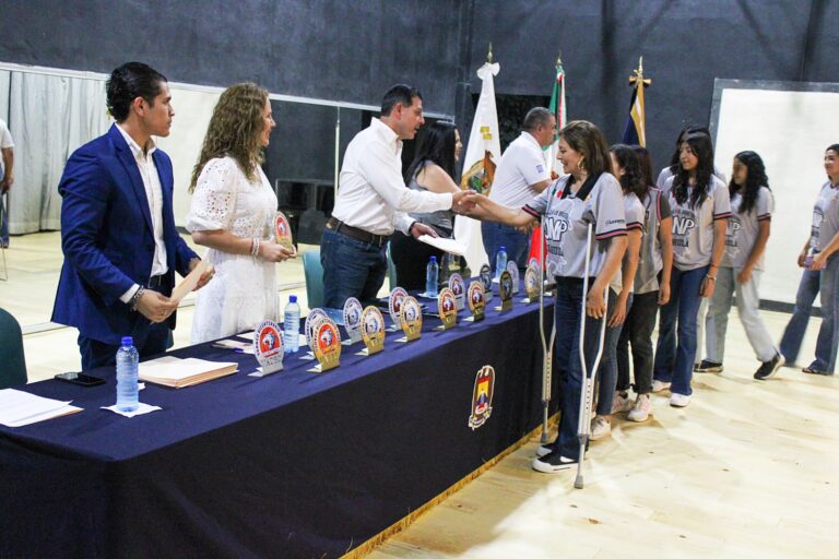 En la UAdeC UT entregan trofeos y reconocimientos a deportistas que participaron en el Torneo Inter-Facultades 2024