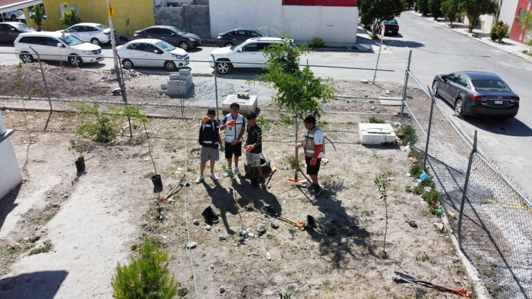 Equipo Azul de «Lobos en Acción» de la UAdeC lidera jornada de reforestación