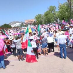 Marchan miles de saltillenses en defensa de México y su democracia8