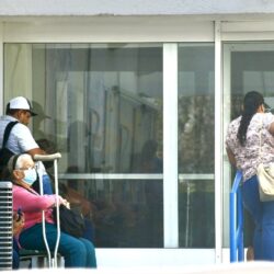 Ola de calor afecta a pacientes y sus familiares en el IMSS de Ramos Arizpe; instalaciones no cuentan con ventiladores ni aire acondicionado 2