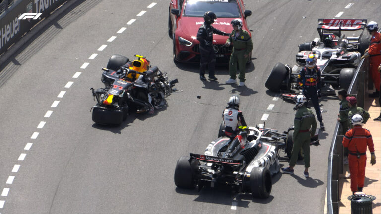 Queda Checo Pérez fuera de Mónaco tras choque 