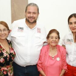 Tomás Gutiérrez felicita y se compromete con las madres de Ramos Arizpe