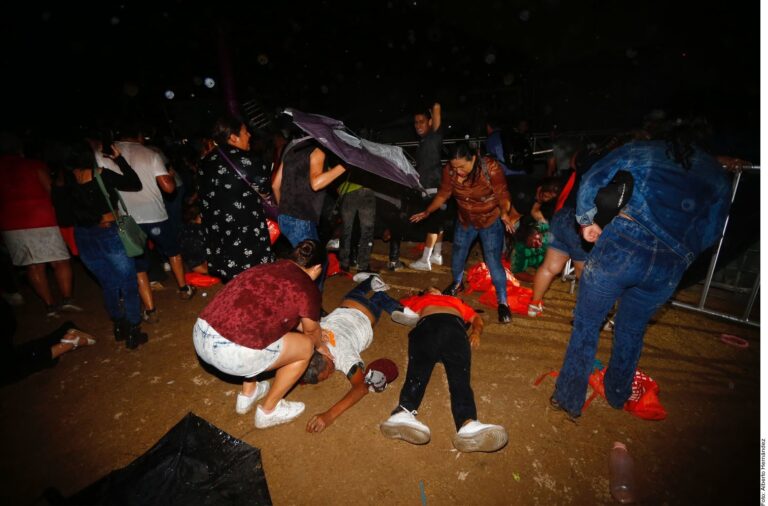 Mueren 9 tras desplome de escenario en evento de Máynez en San Pedro, NL