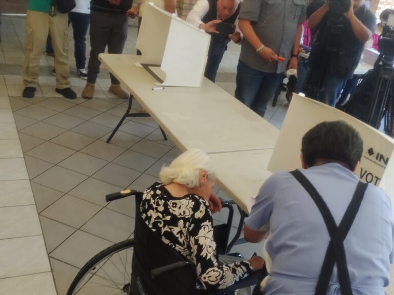 Ya votó en Saltillo la mujer más longeva en Coahuila