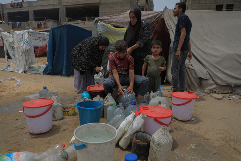 Al menos 360 mil personas han huido de Rafah en una semana tras la ofensiva de Israel