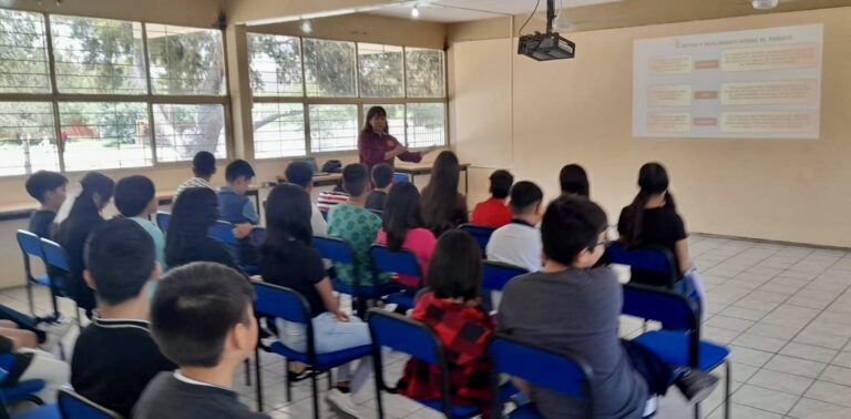 Concientizan a jóvenes de secundaria en Ramos Arizpe sobre daños que causa el consumo de tabaco 