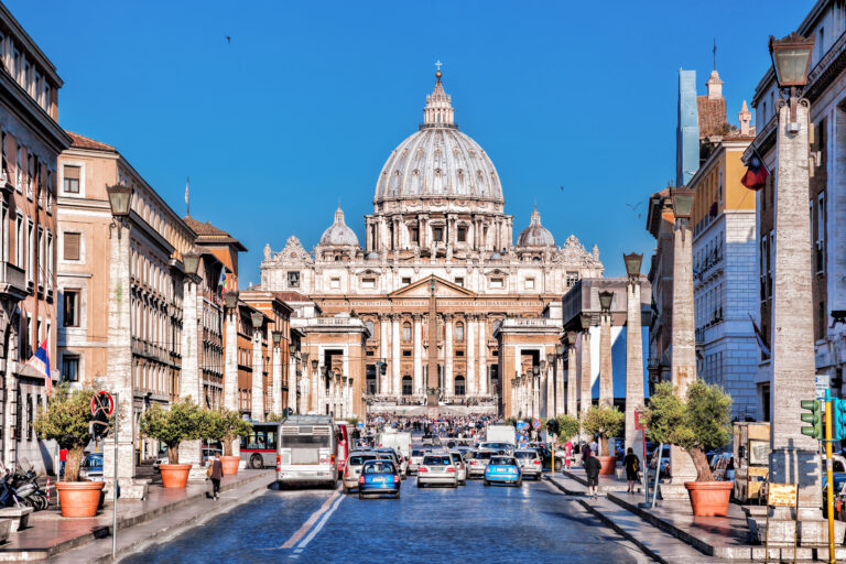 Empleados del Vaticano piden al Papa mejores condiciones laborales