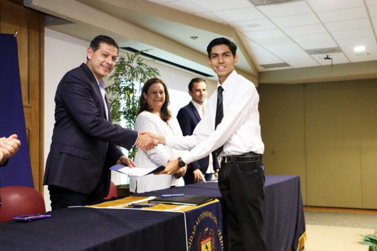 Entrega UAdeC Certificados de Estándar de Competencia a alumnos y docentes de la Unidad Saltillo y a Instructores del DIF Saltillo 