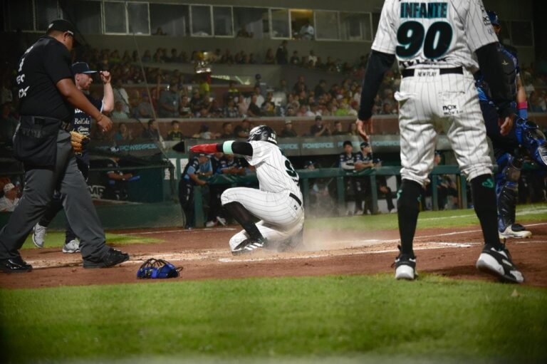 Los Saraperos derrotan a los Charros 3-2 dejándolos tendidos en el terreno   