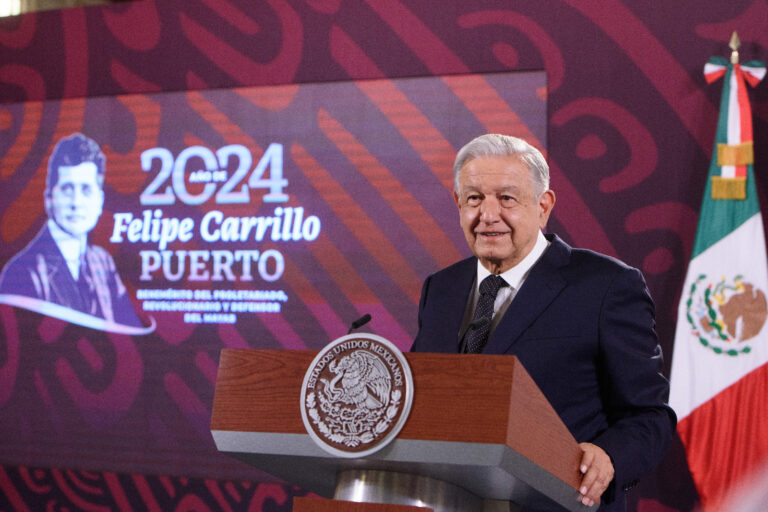 Felicita AMLO a CFE por 10 días sin interrupción de servicio