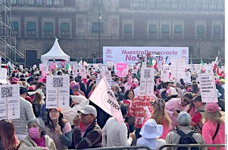 Piden a INE quitar rosa a Oposición