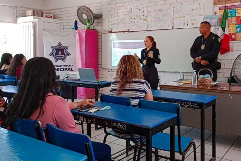 Policías de Ramos Arizpe concientizan a madres de familia sobre violencia contra la mujer