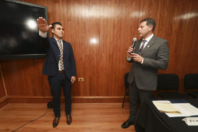 Rector de la UAdeC toma protesta a los directores de la Preparatoria Número Uno y de la Facultad de Economía 