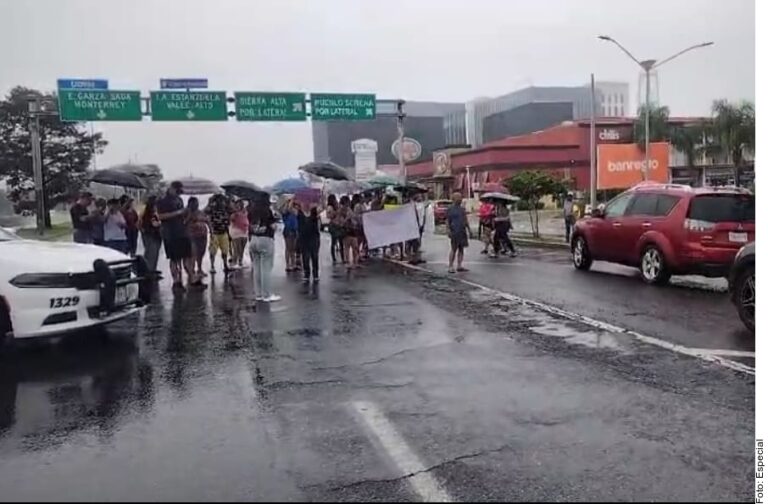 Bloquean la Nacional por falta de luz