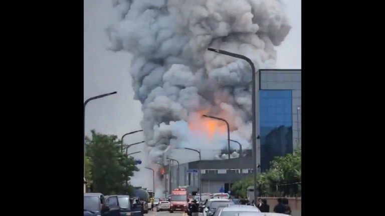 Mueren 22 personas tras incendiarse una fábrica de baterías litio de Corea del Sur