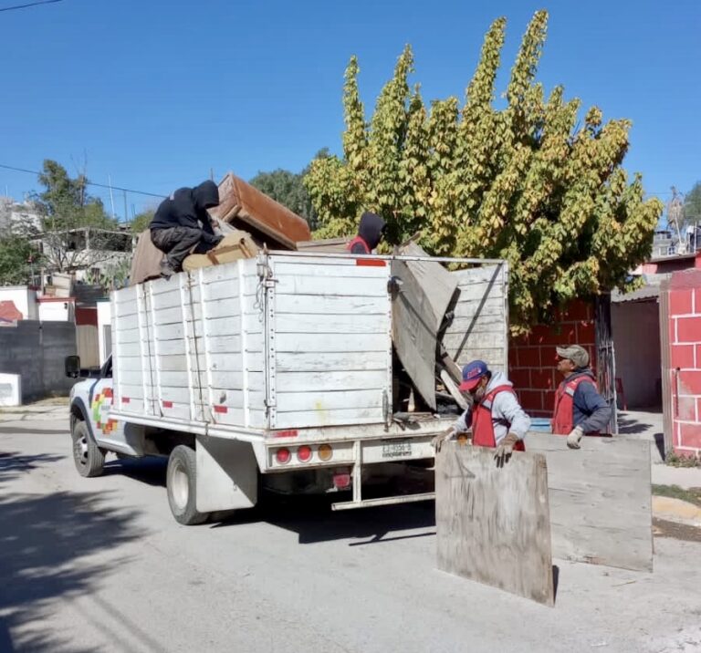 Descacharrizan en las colonias Valle Poniente y Villasol de Ramos Arizpe