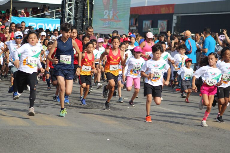 Disfrutan niños y adolescentes del 21K Kids