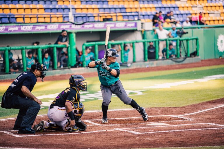 En 13 entradas los Saraperos derrotan a Los Dorados de Chihuahua 10-6