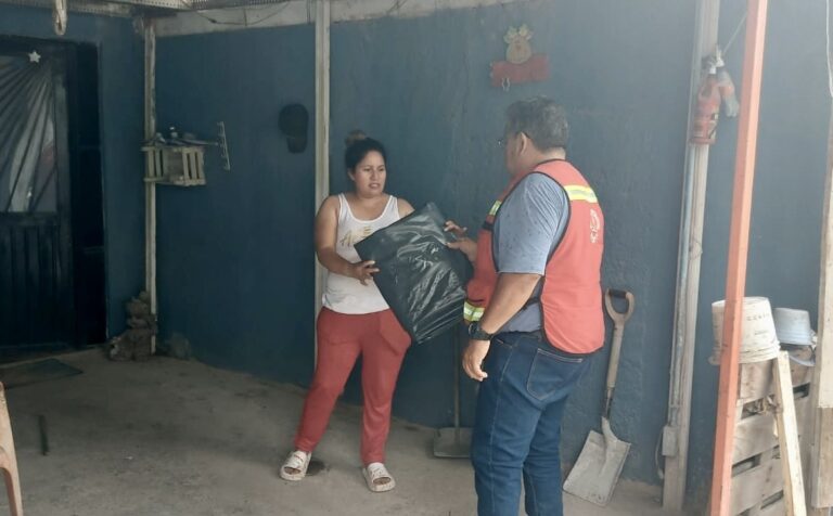 Entregan hule y cobijas a 150 familias de Ramos Arizpe por lluvia y fuertes vientos 