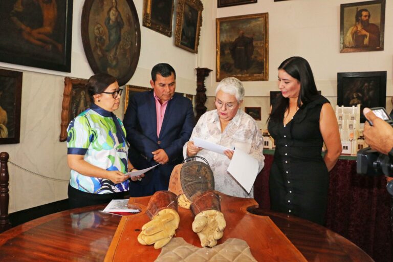 Tienen Acuerdo UAdeC y la Secretaría de Cultura para Exhibir y Conservar el Uniforme de Esgrima de Don Venustiano Carranza