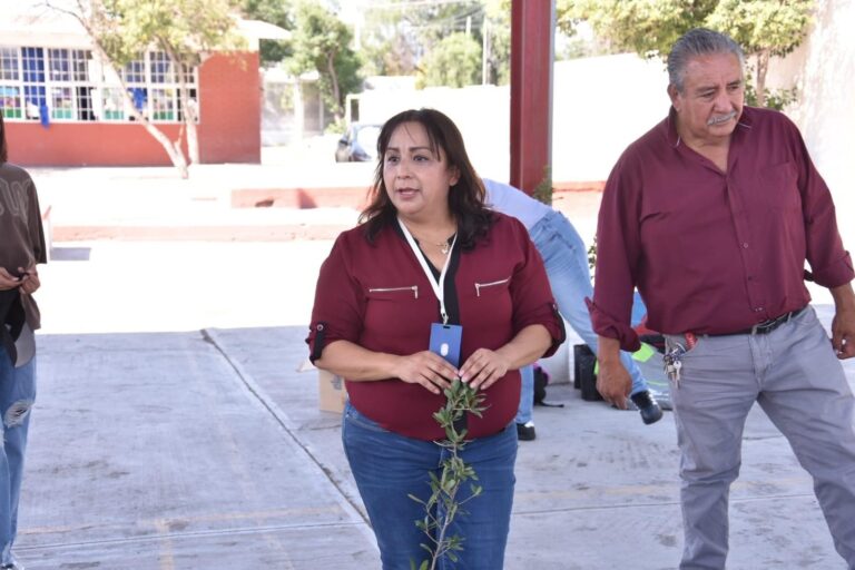 UTC celebra Día Mundial del Medio Ambiente con reforestación en escuela primaria 