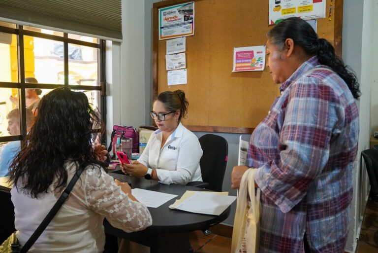 Apoya municipio a padres de familia en trámites de inscripción al nuevo ciclo escolar