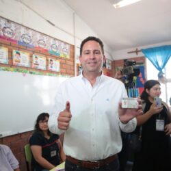 emite su voto javier díaz