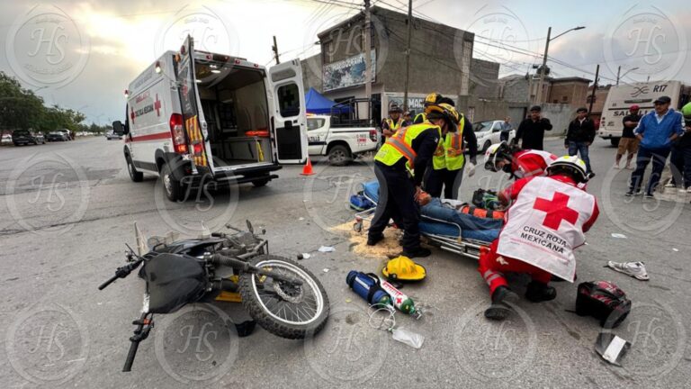 Joven motociclista fallece en un hospital tras ser arrollado por combi en Saltillo